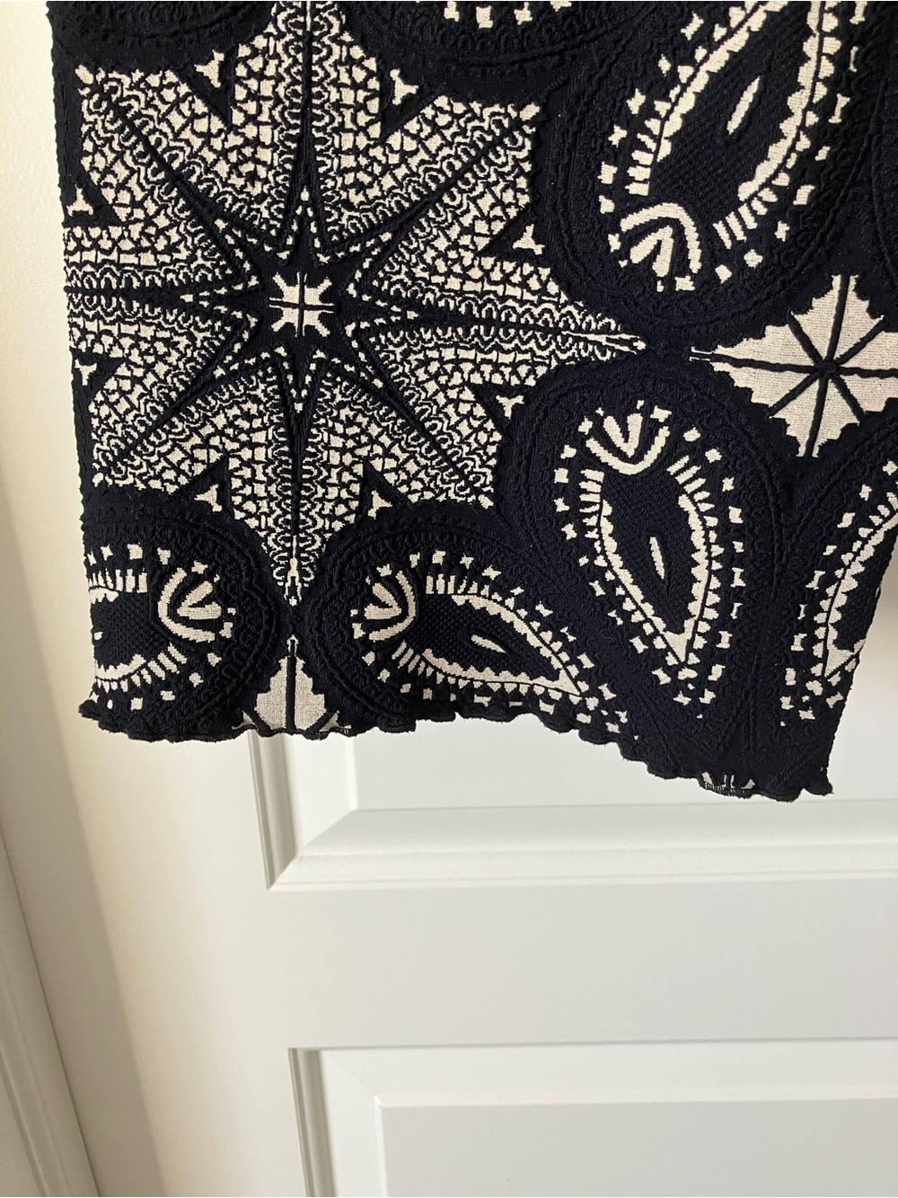 Black & Cream Wide-Leg Printed Stretchy Pants - Picture 2 of 4